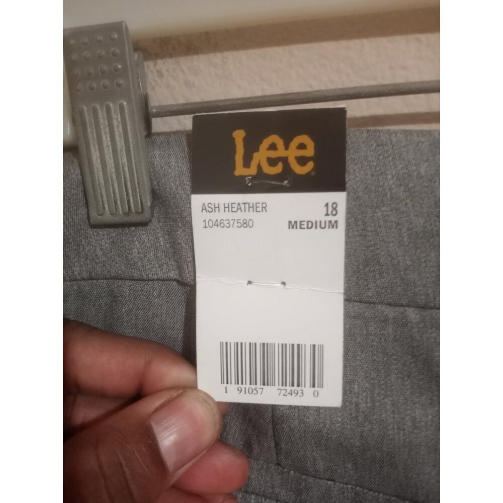 New Lee Women's Size 18 Gray Straight Leg Mid Rise Pants Wrinkle Free NWT - Picture 4 of 12